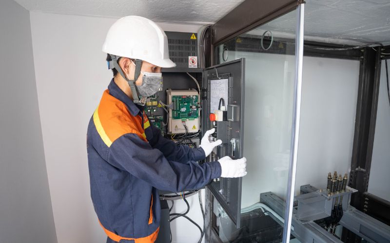 7 sai lầm cần tránh khi lựa chọn lắp đặt tủ điện thang máy