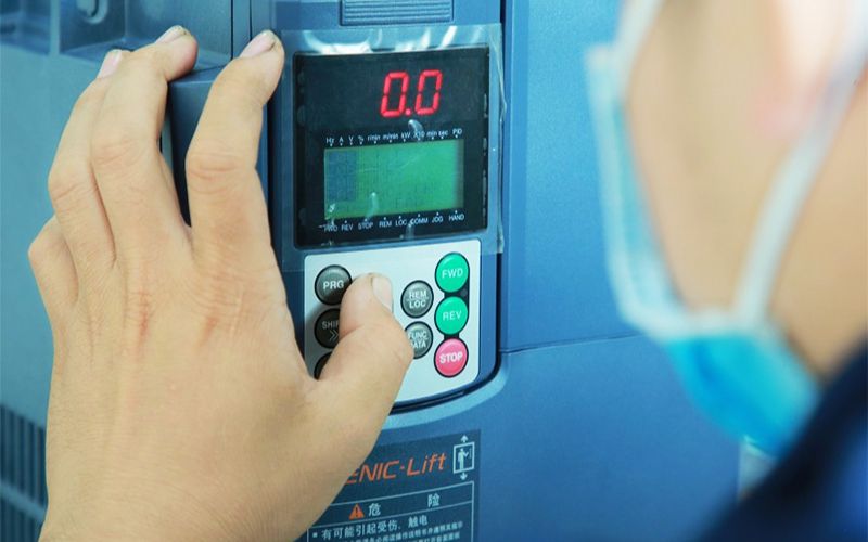 Công suất tiêu thụ điện thang máy là gì?