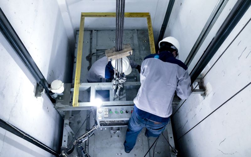 Dấu hiệu cần bảo trì thang máy Hitachi ngay