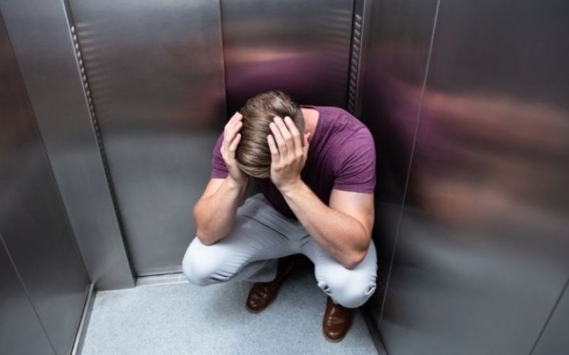 Dấu hiệu nhận biết thang máy gặp sự cố nguy hiểm